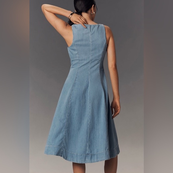 Reformation Sebastian Midi Dress
In-Savannah - Picture 2 of 2